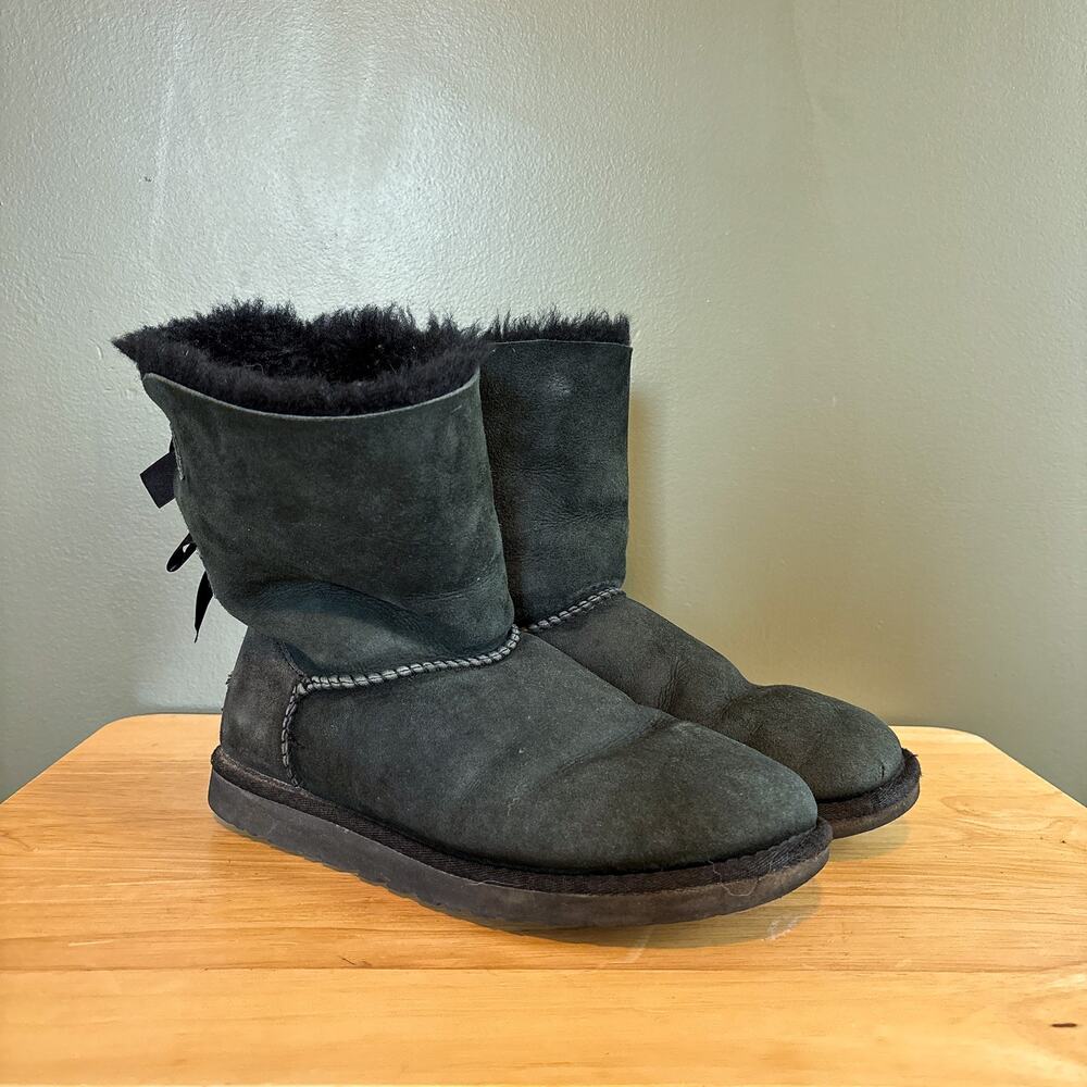 UGG Australia Bailey Bow Black Sheepskin Short Boots Women's Size 6